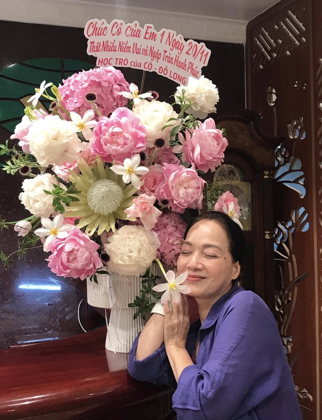 Mặt mộc tuổi trung niên của NSND Lê Khanh - Ảnh 3. Mặt mộc tuổi trung niên của NSND Lê Khanh - Ảnh 3.