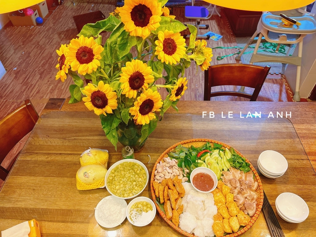 17 mâm cơm đãi gia đình dịp nghỉ Lễ của mẹ đảm ở Hà Nội khiến mọi người choáng váng- Ảnh 3. 17 mâm cơm đãi gia đình dịp nghỉ Lễ của mẹ đảm ở Hà Nội khiến mọi người choáng váng- Ảnh 3.