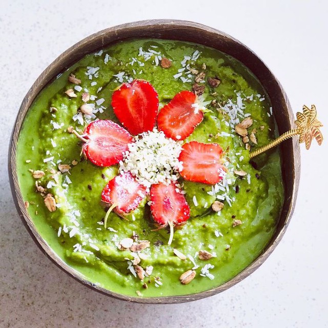 healthy-on-instagram-thuc-day-voi-mot-to-sinh-to-xanh---cong-thuc-nua-trai-chuoi-dong-lanh--nua-trai-bo--1-trai-tao-1-nam-rau-chan-vit-va-cai-17548960280231588548010.jpeg