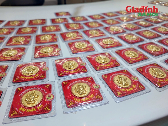 Chưa đầy 24 giờ, giá vàng SJC giảm đến 4 triệu đồng, chuyên gia có 2 khuyến cáo dành cho nhà đầu tư - Ảnh 2. Chưa đầy 24 giờ, giá vàng SJC giảm đến 4 triệu đồng, chuyên gia có 2 khuyến cáo dành cho nhà đầu tư - Ảnh 2.