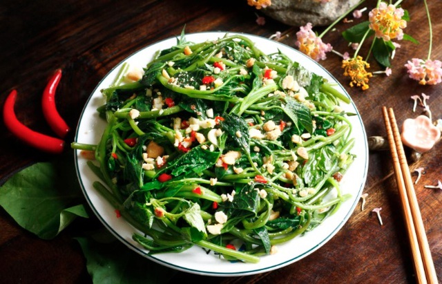 rau-khoai-lang-cham-mam-toi-1754970838864364275215.jpg