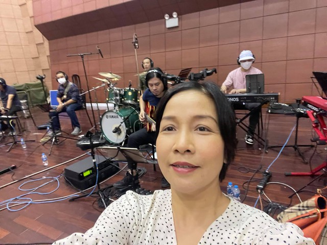Mặt mộc tuổi trung niên của diva Mỹ Linh - Ảnh 5. Mặt mộc tuổi trung niên của diva Mỹ Linh - Ảnh 5.