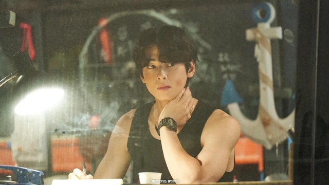 Cha Eun Woo 'hớp hồn' người hâm mộ trong bộ quân phục- Ảnh 3. Cha Eun Woo 'hớp hồn' người hâm mộ trong bộ quân phục- Ảnh 3.