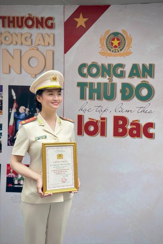 Cuộc sống đời thường của nữ đại uý cảnh sát giao thông 'khống chế' nhóm 'quái xế' trên phố đi bộ Hồ Gươm- Ảnh 5. Cuộc sống đời thường của nữ đại uý cảnh sát giao thông 'khống chế' nhóm 'quái xế' trên phố đi bộ Hồ Gươm- Ảnh 5.