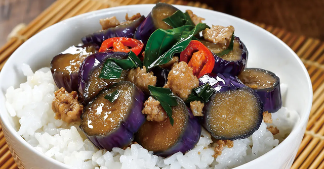 Đổi vị cho bữa cơm gia đình với 2 món xào hao cơm cực nhanh - Ảnh 2. Đổi vị cho bữa cơm gia đình với 2 món xào hao cơm cực nhanh - Ảnh 2.
