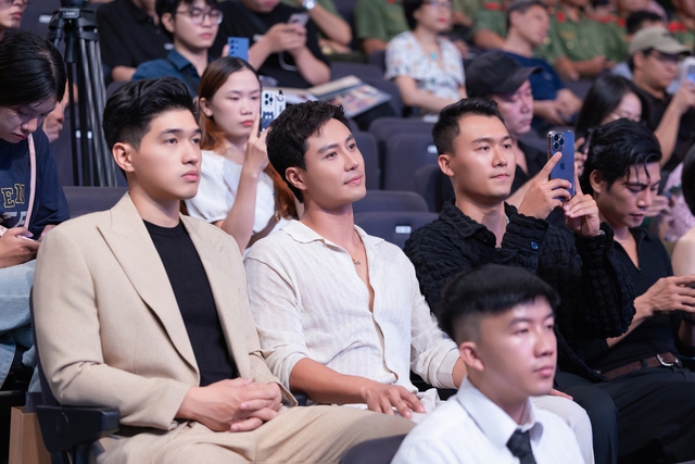 Thanh Sơn: NSND Công Lý, diễn viên Thái Hòa là tiền bối giàu kinh nghiệm, thần tượng của tôi- Ảnh 4.
