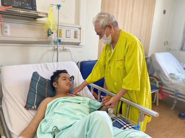 MS 1027: Xót thương hoàn cảnh chàng trai 28 tuổi chiến đấu với bệnh tật sau ca ghép thận khẩn cấp - Ảnh 3.