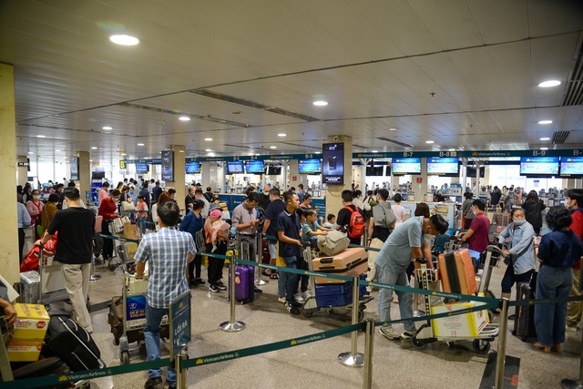 Tin sáng 17/8: Hà Nội cấm các phương tiện trên nhiều tuyến đường trong ngày hôm nay; tin mới nhất về áp thấp nhiệt đới trên Biển Đông, hướng vào vịnh Bắc Bộ- Ảnh 6.
