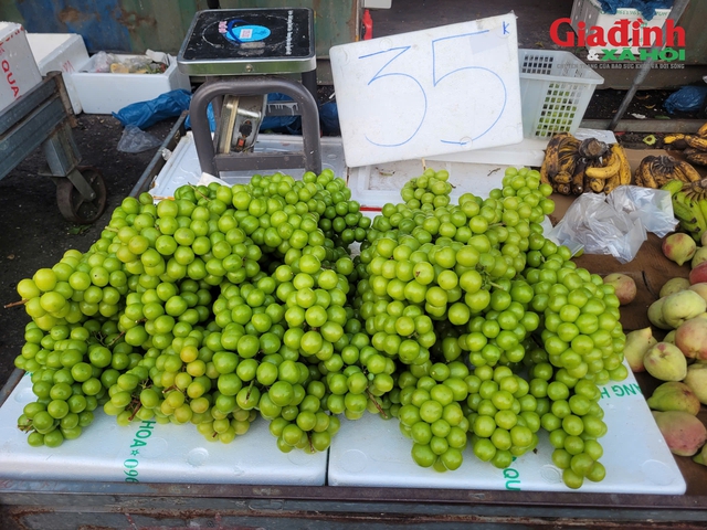Nho Trung Quốc 'đội lốt' nho Ninh Thuận bán đầy Hà Nội, giá bằng mớ rau, người sành ăn chỉ cách phân biệt- Ảnh 3.