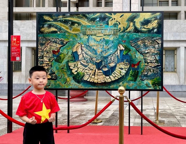 17 bức tranh sơn mài khổ lớn gây ấn tượng tại triển lãm 'Mùa xuân Độc lập'- Ảnh 9. 17 bức tranh sơn mài khổ lớn gây ấn tượng tại triển lãm 'Mùa xuân Độc lập'- Ảnh 9.