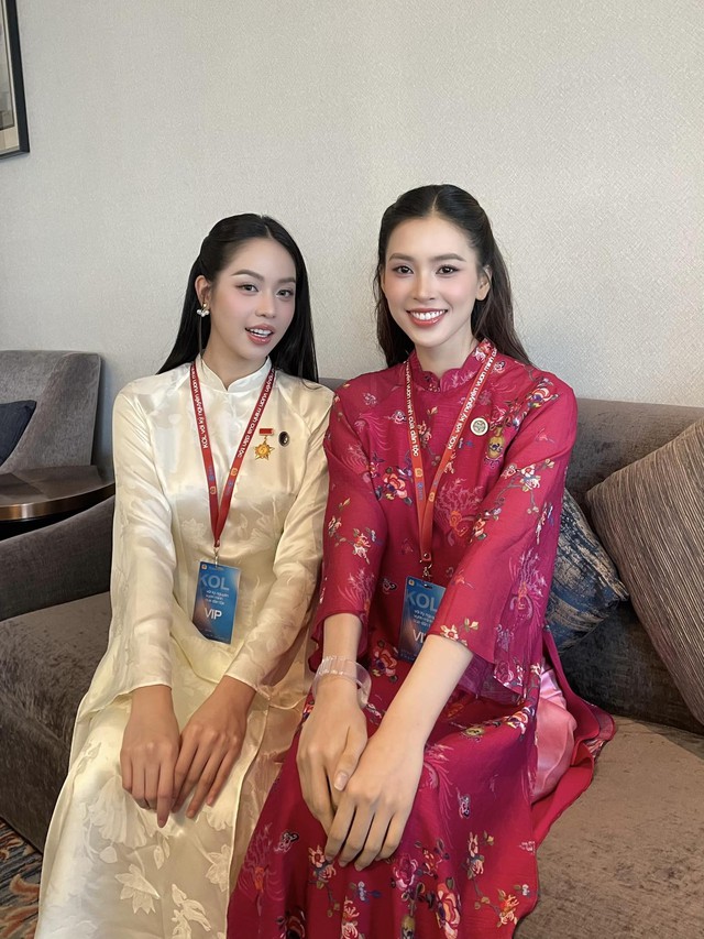 Khoảnh khắc Hoa hậu Việt Nam quê Đà Nẵng đọ sắc  chung khung hình với Trần Tiểu Vy 'gây sốt' - Ảnh 1.