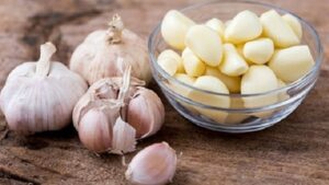 Thâng 7 âm - tháng 'cô hồn' đi đâu cũng cần mang theo củ tỏi và đặt củ tỏi vào các chỗ sau đây để cơ thể không bị nhiễm tà khí và tránh được xui rủi- Ảnh 2. Thâng 7 âm - tháng 'cô hồn' đi đâu cũng cần mang theo củ tỏi và đặt củ tỏi vào các chỗ sau đây để cơ thể không bị nhiễm tà khí và tránh được xui rủi- Ảnh 2.