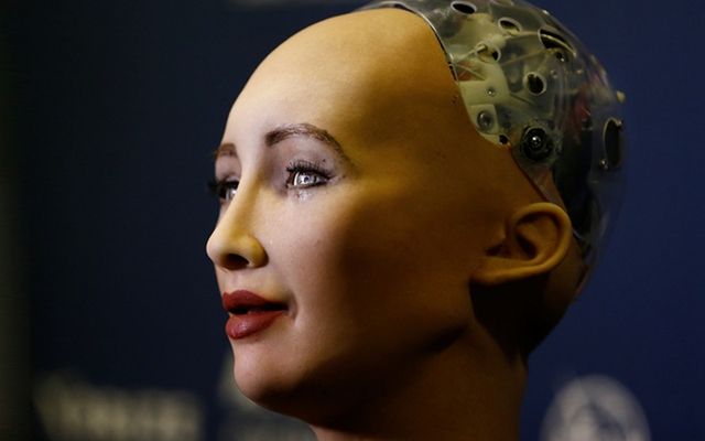chan-dung-sieu-robot-sophia-tung-tuyen-bo-toi-se-huy-diet-loai-nguoi-1755495071620968511315.jpg
