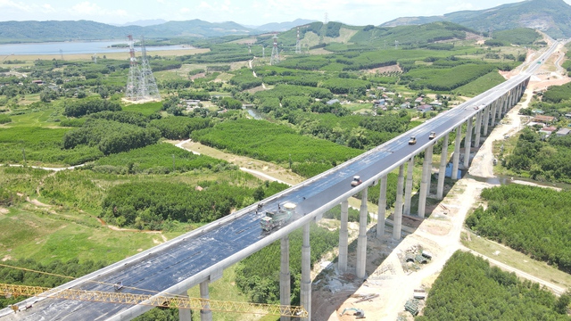 Hầm xuyên núi cao tốc Vũng Áng - Bùng trước ngày thông tuyến- Ảnh 3. Hầm xuyên núi cao tốc Vũng Áng - Bùng trước ngày thông tuyến- Ảnh 3.