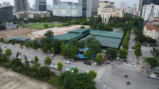 Sau sáp nhập loạt nhà xưởng trên đất dự án ở phường Cầu Giấy vẫn còn tồn tại  - Ảnh 2.