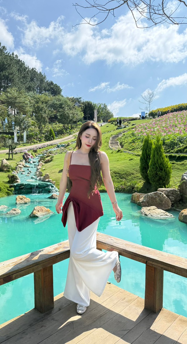 Quỳnh Nga phô diễn bikini 'bỏng mắt', nhan sắc U40 khiến người hâm mộ ngỡ ngàng- Ảnh 6. Quỳnh Nga phô diễn bikini 'bỏng mắt', nhan sắc U40 khiến người hâm mộ ngỡ ngàng- Ảnh 6.