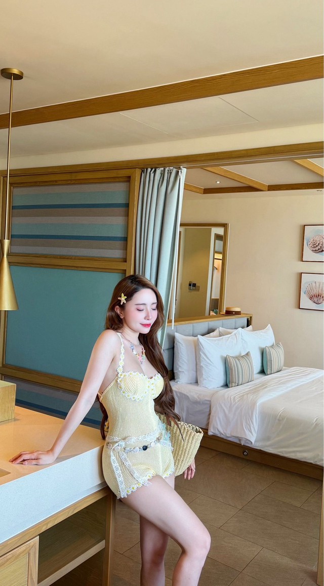 Quỳnh Nga phô diễn bikini 'bỏng mắt', nhan sắc U40 khiến người hâm mộ ngỡ ngàng- Ảnh 5. Quỳnh Nga phô diễn bikini 'bỏng mắt', nhan sắc U40 khiến người hâm mộ ngỡ ngàng- Ảnh 5.