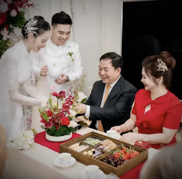 'Dâu hào môn' Hương Liên diện váy cưới gây chú ý- Ảnh 6. 'Dâu hào môn' Hương Liên diện váy cưới gây chú ý- Ảnh 6.