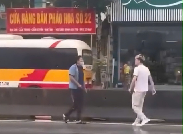 Tin sáng 19/8: Áp thấp nhiệt đới vào đất liền, Đông Bắc Bộ mưa lớn; Tạm cấm, hạn chế phương tiện từ đường Hoàng Sa đến Lý Sơn, người dân đi lại thế nào?- Ảnh 4.