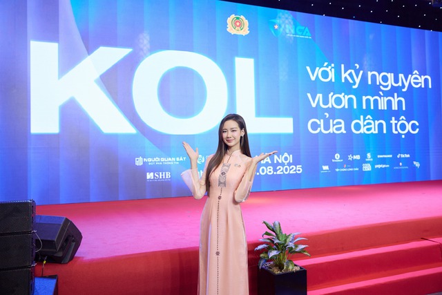 3 nàng hậu đình đám: Tiểu Vy, Thanh Thủy và Bảo Ngọc nói gì tại KOL Summit 2025?- Ảnh 2. 3 nàng hậu đình đám: Tiểu Vy, Thanh Thủy và Bảo Ngọc nói gì tại KOL Summit 2025?- Ảnh 2.
