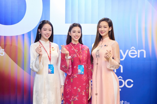 3 nàng hậu đình đám: Tiểu Vy, Thanh Thủy và Bảo Ngọc nói gì tại KOL Summit 2025?- Ảnh 4. 3 nàng hậu đình đám: Tiểu Vy, Thanh Thủy và Bảo Ngọc nói gì tại KOL Summit 2025?- Ảnh 4.