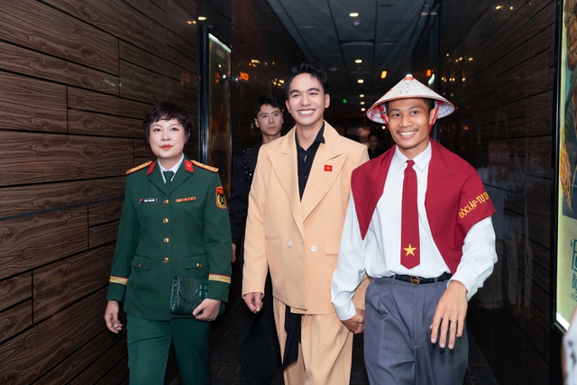 Đạo diễn Đặng Thái Huyền: Phim 'Mưa đỏ' không phải của riêng tôi mà là công sức của cả tập thể - Ảnh 3.