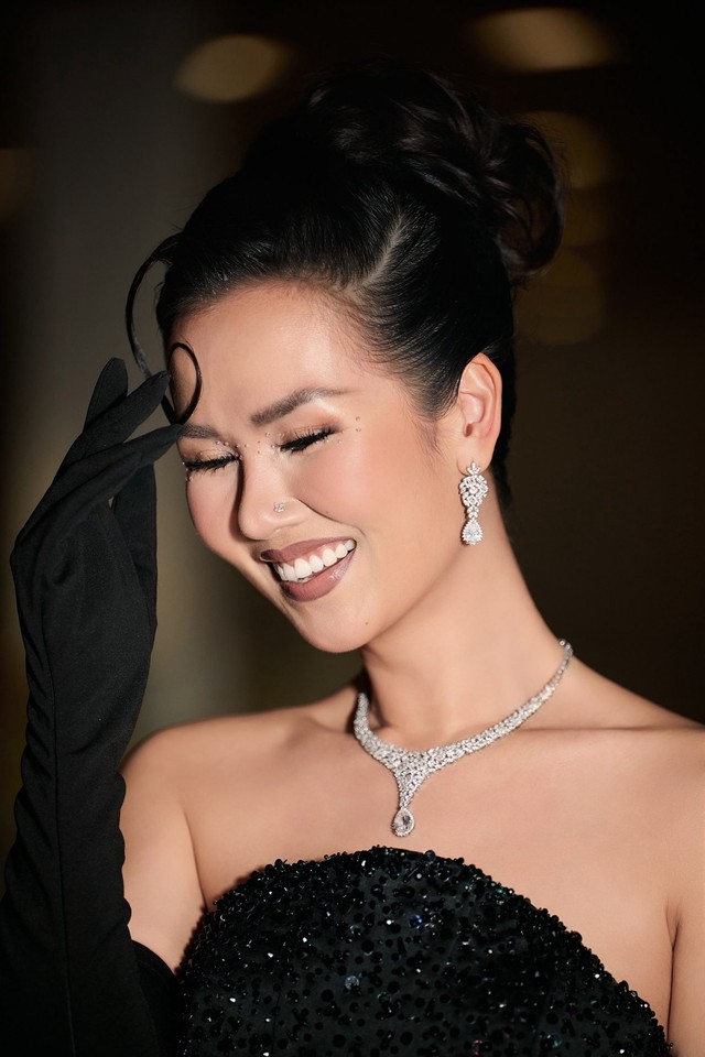 Điều gì khiến Võ Hạ Trâm 'đẹp không góc chết' sau hai lần sinh nở?- Ảnh 8. Điều gì khiến Võ Hạ Trâm 'đẹp không góc chết' sau hai lần sinh nở?- Ảnh 8.
