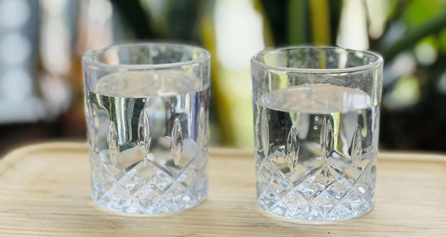 Bạn cần uống bao nhiêu cốc nước mỗi ngày để thận hoạt động tốt? - Ảnh 1. Bạn cần uống bao nhiêu cốc nước mỗi ngày để thận hoạt động tốt? - Ảnh 1.