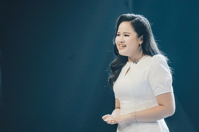 hanh-trinh-vuot-qua-bong-toi-cua-nu-mc-khiem-thi-huong-giang-1665370443-1754105208319-17541052099712001033820.jpg