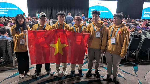 Nam sinh 'từ làng ra phố' giành huy chương vàng Toán quốc tế - Ảnh 3. Nam sinh 'từ làng ra phố' giành huy chương vàng Toán quốc tế - Ảnh 3.