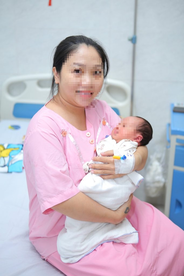 Truyền hơn 3 lít máu, cắt tử cung giành giật sự sống cho sản phụ bị băng huyết sau sinh- Ảnh 1. Truyền hơn 3 lít máu, cắt tử cung giành giật sự sống cho sản phụ bị băng huyết sau sinh- Ảnh 1.