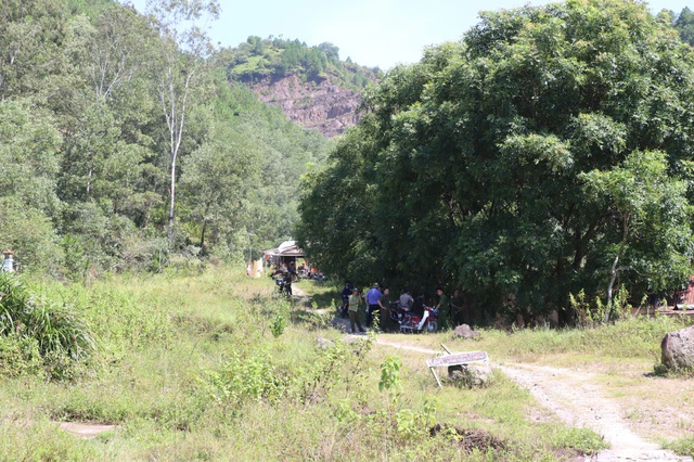 phat-hien-nhieu-xuong-nguoi-rai-rac-tren-nui-dai-hue-1755684184740288729635.jpg
