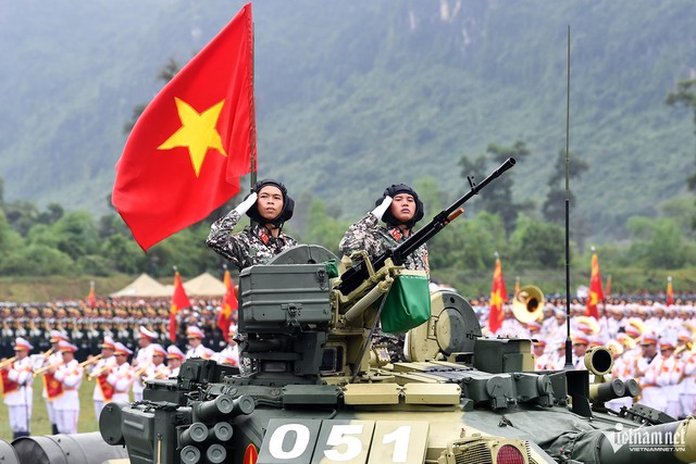 Tin sáng 21/8: CSGT Hà Nội khuyến cáo tới người dân muốn xem tổng hợp luyện 2/9; cô gái ở Cần Thơ hoảng loạn vì bị 'bắt cóc online'- Ảnh 1.