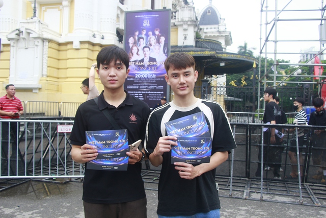 Người dân đội mưa, thức trắng đêm háo hức nhận vé concert “Việt Nam trong tôi”- Ảnh 8.