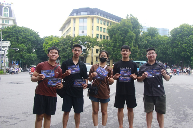 Người dân đội mưa, thức trắng đêm háo hức nhận vé concert “Việt Nam trong tôi”- Ảnh 9.