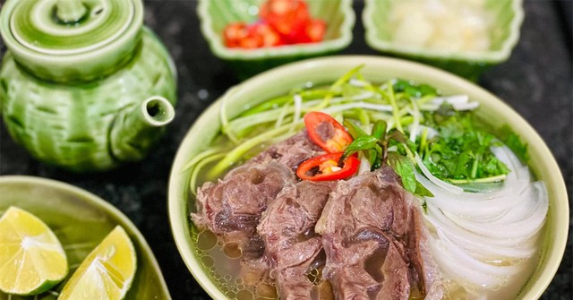 Ăn phở có nên vắt chanh? Cách ăn phở của người Hà Nội- Ảnh 4. Ăn phở có nên vắt chanh? Cách ăn phở của người Hà Nội- Ảnh 4.