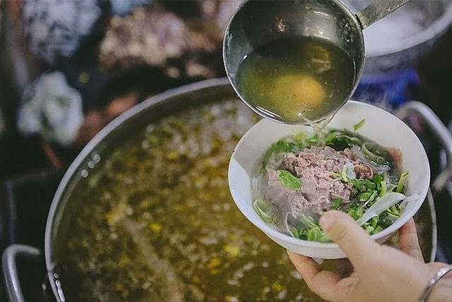 Ăn phở có nên vắt chanh? Cách ăn phở của người Hà Nội- Ảnh 8. Ăn phở có nên vắt chanh? Cách ăn phở của người Hà Nội- Ảnh 8.