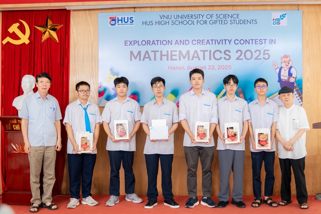 Cuộc thi “Khám phá và sáng tạo trong Toán học 2025” nuôi dưỡng niềm đam mê khoa học cho học sinh- Ảnh 3. Cuộc thi “Khám phá và sáng tạo trong Toán học 2025” nuôi dưỡng niềm đam mê khoa học cho học sinh- Ảnh 3.