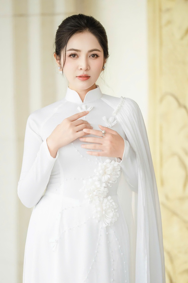 Ca sĩ Duyên Quỳnh: 'Viết tiếp câu chuyện hoà bình từng bị từ chối biểu diễn vì... không nổi tiếng'  - Ảnh 2.