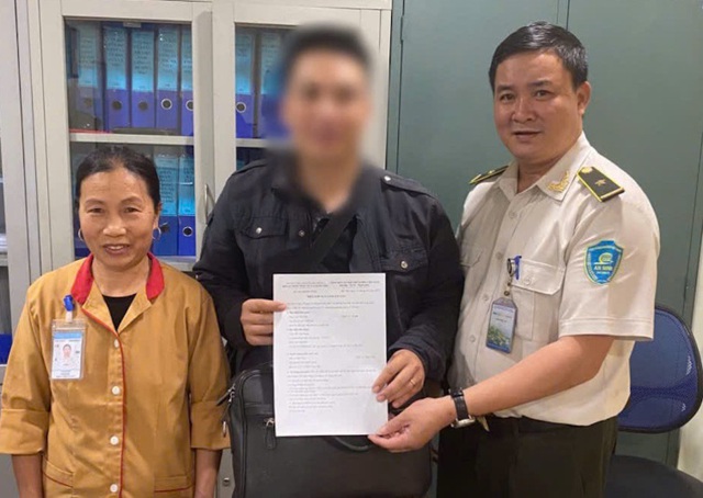 Tin sáng 23/8: Lời nhắn nhủ của GĐ Công an Hà Nội khi đến thăm Đại úy Lê Đình Công; Biển Đông sắp đón bão số 5 mạnh cấp 11- Ảnh 4. Tin sáng 23/8: Lời nhắn nhủ của GĐ Công an Hà Nội khi đến thăm Đại úy Lê Đình Công; Biển Đông sắp đón bão số 5 mạnh cấp 11- Ảnh 4.
