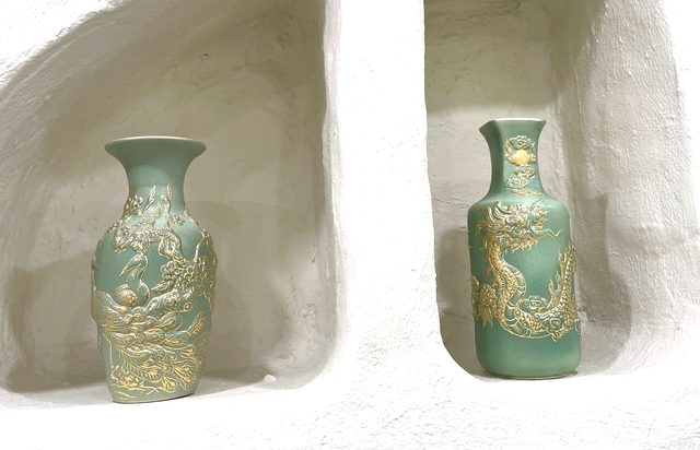 Chiêm ngưỡng sản phẩm gốm sứ được phủ vàng 24k độc đáo- Ảnh 4. Chiêm ngưỡng sản phẩm gốm sứ được phủ vàng 24k độc đáo- Ảnh 4.