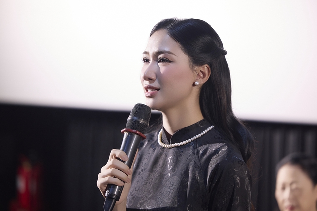 NSND Như Quỳnh, Tiểu đội trưởng Tạ phim 'Mưa đỏ' góp mặt trong MV 'Nỗi đau giữa hòa bình' của Hòa Minzy- Ảnh 4. NSND Như Quỳnh, Tiểu đội trưởng Tạ phim 'Mưa đỏ' góp mặt trong MV 'Nỗi đau giữa hòa bình' của Hòa Minzy- Ảnh 4.
