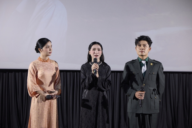 NSND Như Quỳnh, Tiểu đội trưởng Tạ phim 'Mưa đỏ' góp mặt trong MV 'Nỗi đau giữa hòa bình' của Hòa Minzy- Ảnh 3. NSND Như Quỳnh, Tiểu đội trưởng Tạ phim 'Mưa đỏ' góp mặt trong MV 'Nỗi đau giữa hòa bình' của Hòa Minzy- Ảnh 3.