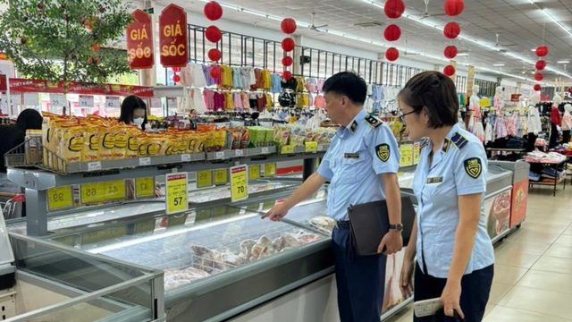 Khẩn: Chủ động phương châm '4 tại chỗ', không để thiếu hàng hóa trong bão số 5- Ảnh 2.