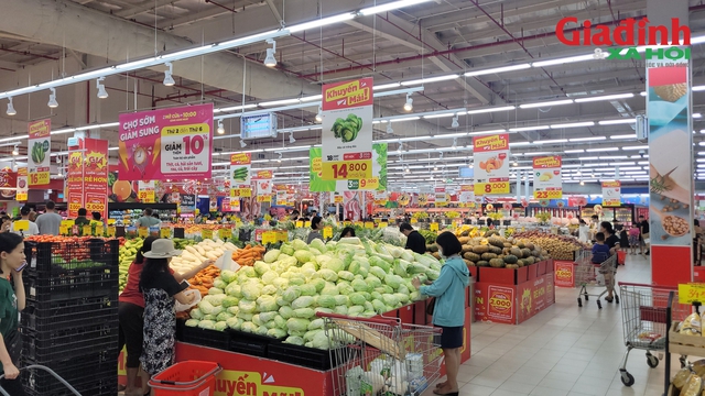 Khẩn: Dự trữ hàng hóa thiết yếu, sẵn sàng cung ứng cho vùng bị ảnh hưởng bởi bão số 5- Ảnh 2. Khẩn: Dự trữ hàng hóa thiết yếu, sẵn sàng cung ứng cho vùng bị ảnh hưởng bởi bão số 5- Ảnh 2.