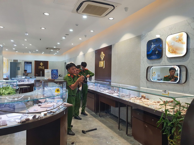 Thông tin bất ngờ về quốc tịch nghi phạm cướp tiệm vàng PNJ tại Đà Nẵng - Ảnh 2.