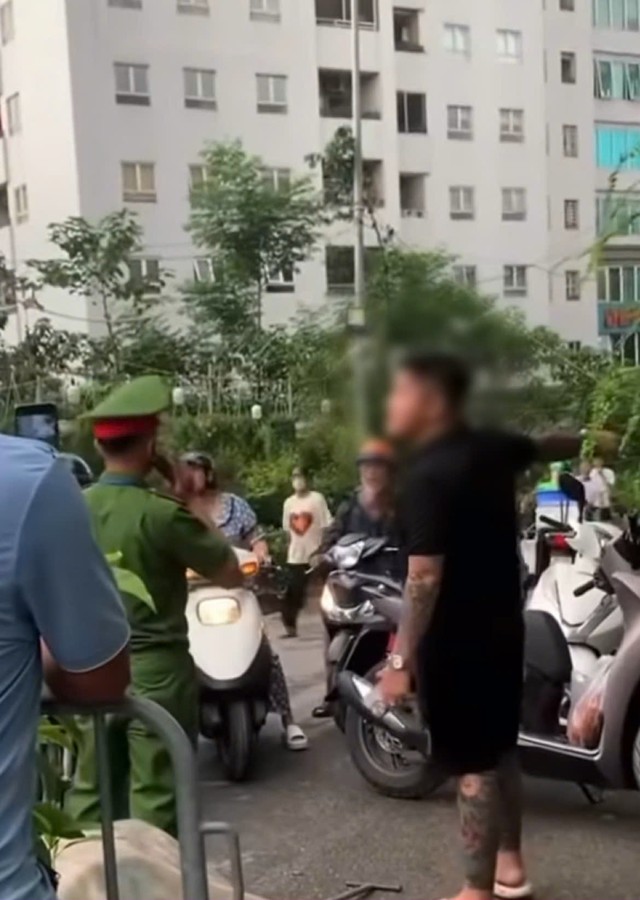 Hà Nội: Xử lý trường hợp thách thức lực lượng công an, gây rối tại chốt bảo vệ A80- Ảnh 1. Hà Nội: Xử lý trường hợp thách thức lực lượng công an, gây rối tại chốt bảo vệ A80- Ảnh 1.