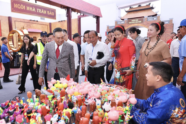 Khai mạc Không gian "Truyền thống và Sáng tạo Hà Nội 2025"- Ảnh 2. Khai mạc Không gian "Truyền thống và Sáng tạo Hà Nội 2025"- Ảnh 2.
