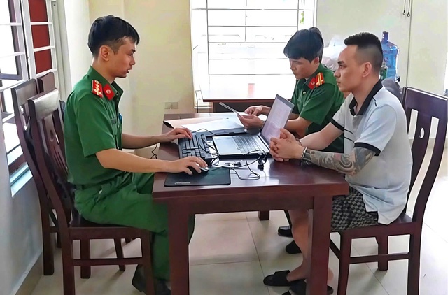 Bắt trùm lừa đảo giả danh cán bộ tư pháp lẩn trốn ở Campuchia- Ảnh 1. Bắt trùm lừa đảo giả danh cán bộ tư pháp lẩn trốn ở Campuchia- Ảnh 1.