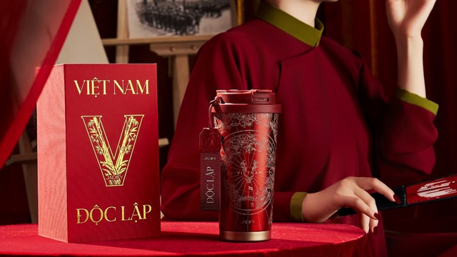 'Việt Nam Độc Lập' – Chiếc ly yêu nước vì sức khỏe người Việt - Ảnh 1. 'Việt Nam Độc Lập' – Chiếc ly yêu nước vì sức khỏe người Việt - Ảnh 1.